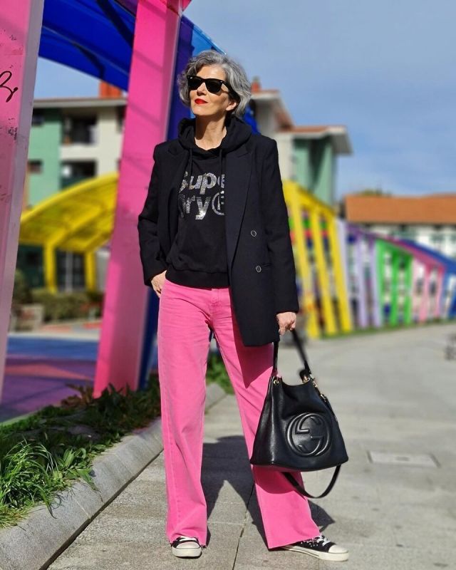 Розовый цвет после 50: как оставаться стильной и избегать «барби»-эффекта