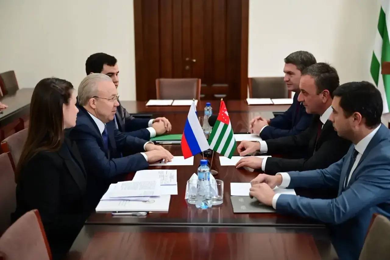 Андрей Назаров сообщил, что Башкортостан и Абхазия подписали Дорожную карту на 29 мероприятий по развитию сотрудничества в экономике, промышленности, культуре и других сферах Андрей Назаров сообщил, что Башкортостан и Абхазия подписали Дорожную карту на 29 мероприятий по развитию сотрудничества в экономике, промышленности, культуре и других сферах