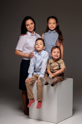 Поздравление руководителя следственного управления республики Владимира Архангельского с Днем матери