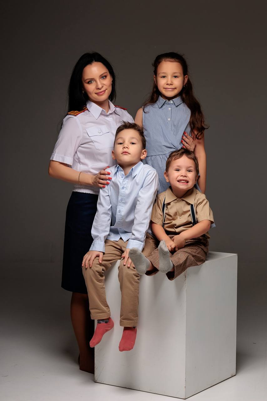 Поздравление руководителя следственного управления республики Владимира Архангельского с Днем матери