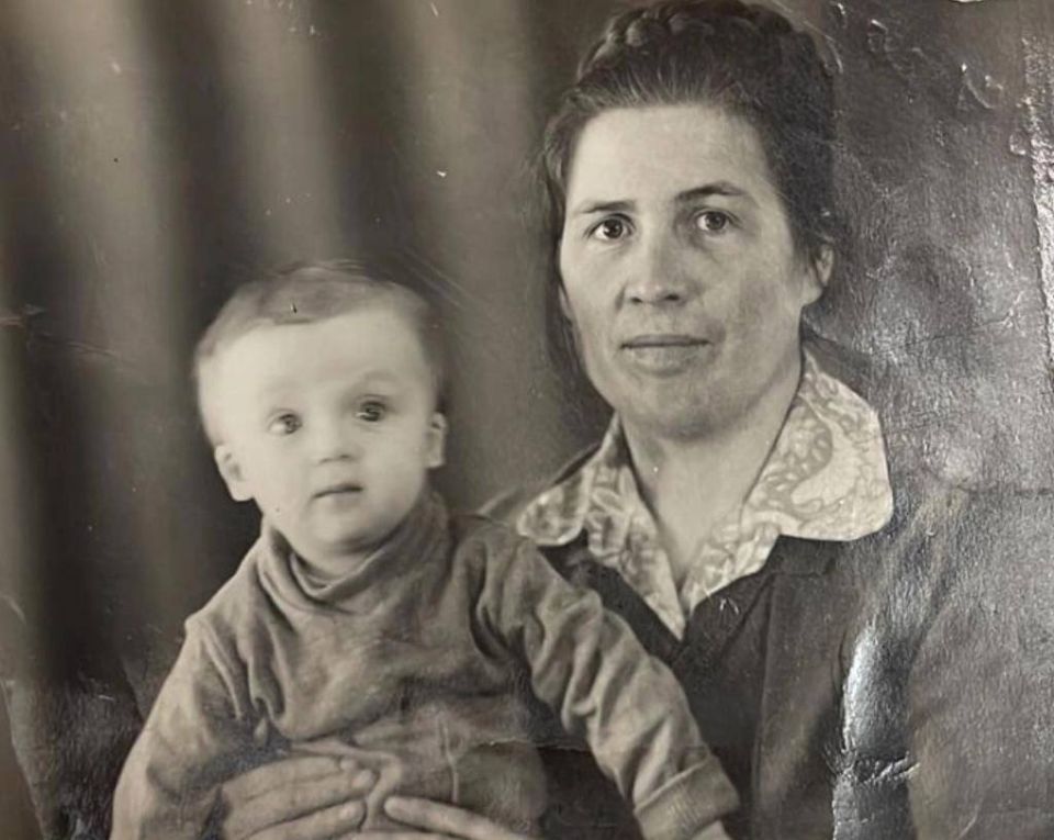 Андрей Назаров поздравил всех с Днем матери и напомнил, что самые первые достижения каждого человека возможны лишь благодаря мамам