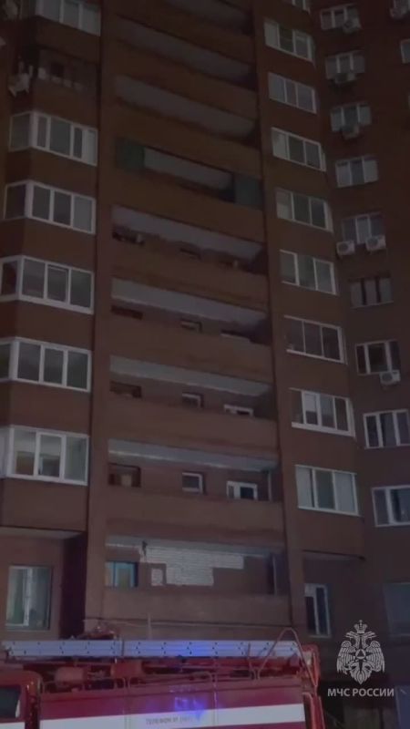 Пожар в 15-этажном доме. Вчера в Уфе на 10 этаже высотного дома вспыхнул электрощит
