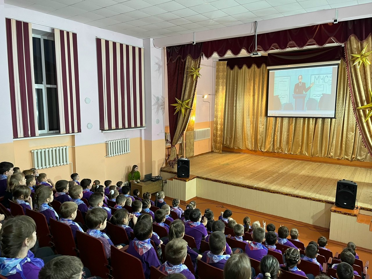 Безопасность детям. Сотрудники Главного управления МЧС России по Республике Башкортостан активно делятся знаниями и опытом на занятиях с детьми Безопасность детям. Сотрудники Главного управления МЧС России по Республике Башкортостан активно делятся знаниями и опытом на занятиях с детьми