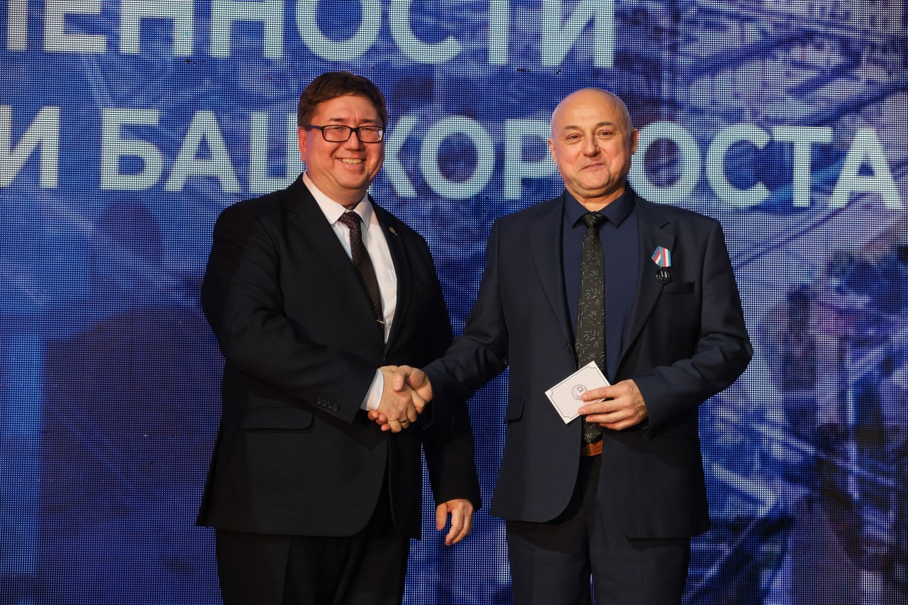 Наградили работников промышленности Стерлитамака Наградили работников промышленности Стерлитамака