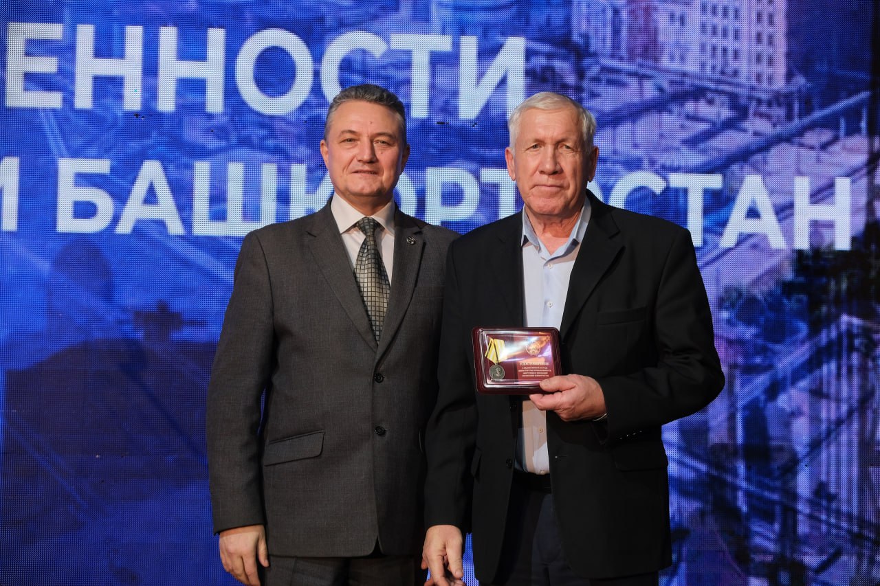 Наградили работников промышленности Стерлитамака Наградили работников промышленности Стерлитамака