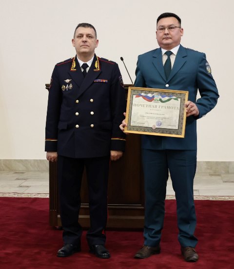 Министр внутренних дел республики Александр Воронежский поздравил работников и ветеранов Управления федеральной налоговой службы по РБ Министр внутренних дел республики Александр Воронежский поздравил работников и ветеранов Управления федеральной налоговой службы по РБ