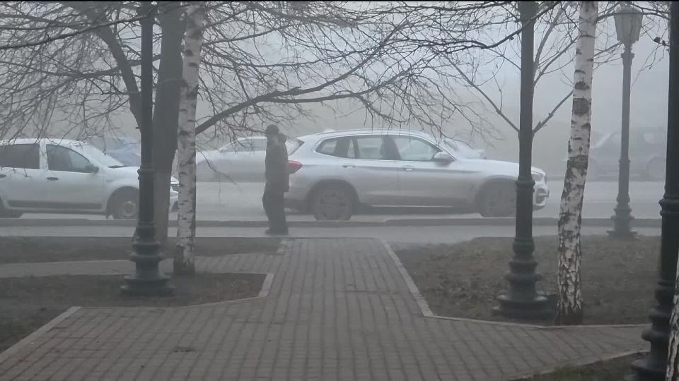 Уфу окутал густой туман. Сегодняшнее утро встретило уфимцев густым туманом