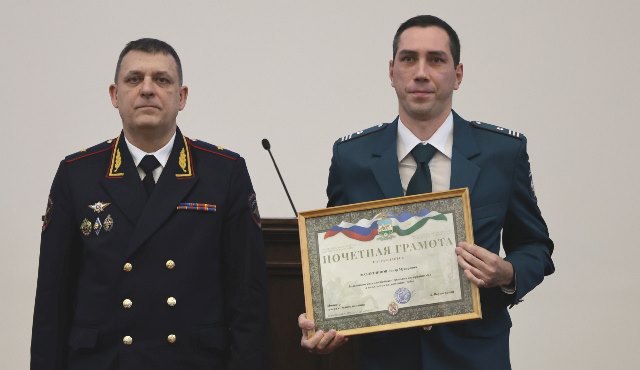 Министр внутренних дел республики Александр Воронежский поздравил работников и ветеранов Управления федеральной налоговой службы по РБ Министр внутренних дел республики Александр Воронежский поздравил работников и ветеранов Управления федеральной налоговой службы по РБ