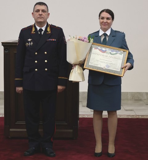 Министр внутренних дел республики Александр Воронежский поздравил работников и ветеранов Управления федеральной налоговой службы по РБ Министр внутренних дел республики Александр Воронежский поздравил работников и ветеранов Управления федеральной налоговой службы по РБ