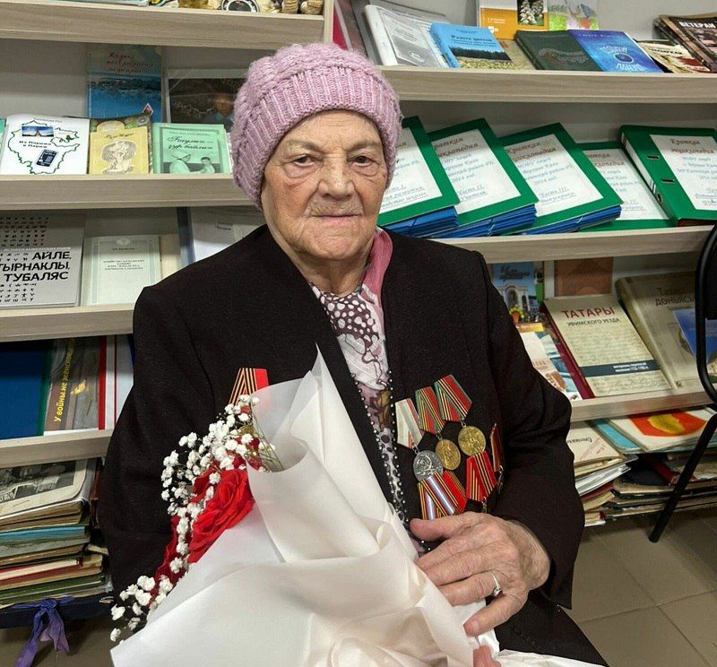 Общественная палата Башкирии подарила подписку на «РБ» 100-летней бабушке