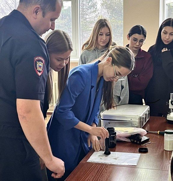 Студенты города Октябрьского познакомились с деятельностью экспертов-криминалистов
