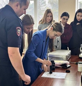 Студенты города Октябрьского познакомились с деятельностью экспертов-криминалистов