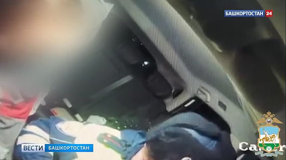 Похитили семь букетов и мягкие игрушки: в Уфе задержали грабителей цветочного магазина