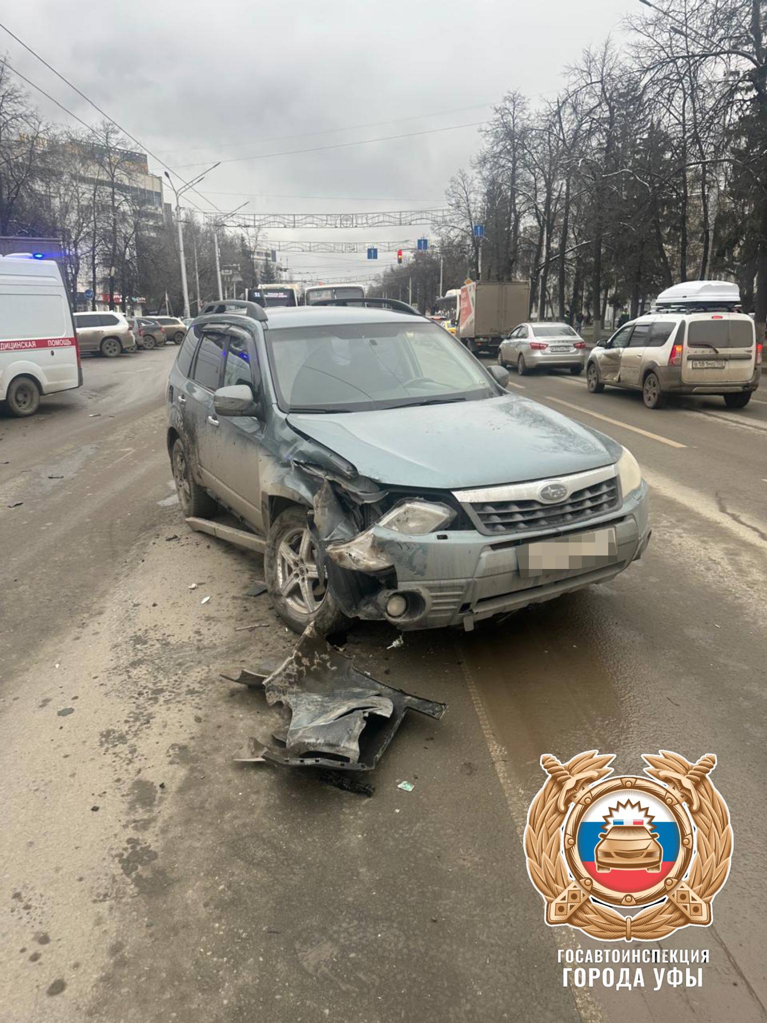 Сотрудники Госавтоинспекции выясняют обстоятельства ДТП с грузовой «Газелью» Сотрудники Госавтоинспекции выясняют обстоятельства ДТП с грузовой «Газелью»