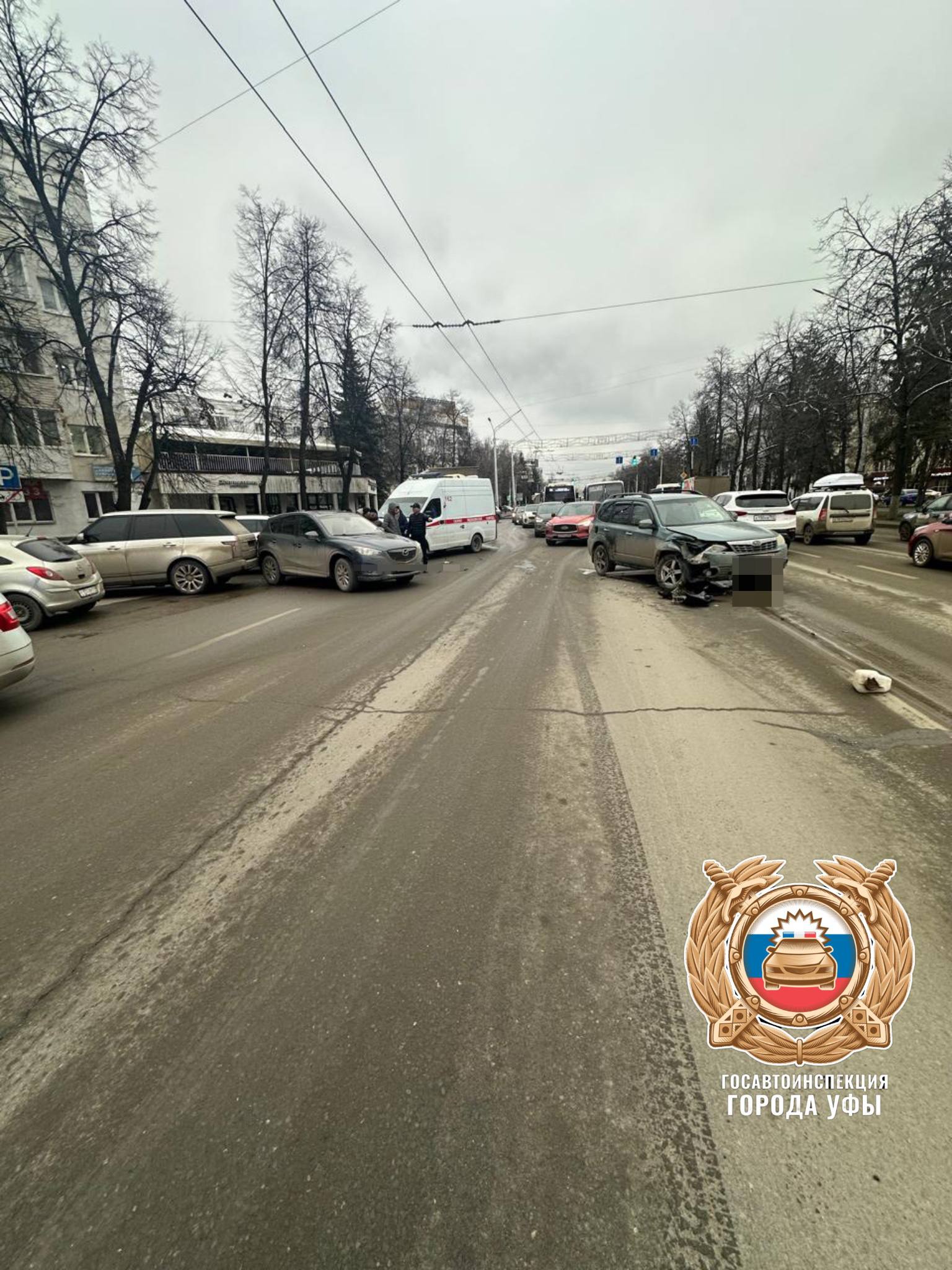 Сотрудники Госавтоинспекции выясняют обстоятельства ДТП с грузовой «Газелью» Сотрудники Госавтоинспекции выясняют обстоятельства ДТП с грузовой «Газелью»