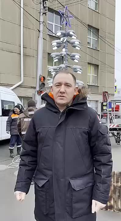 В Уфе установили елку из прожекторов