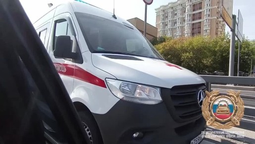 Уважаемые участники дорожного движения! Напоминаю о правилах пропуска автомобилей со спецсигналами и свето-проблесковыми маячками