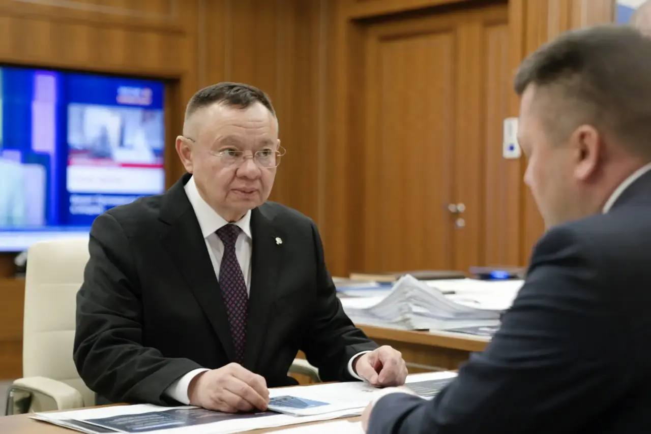 Глава Минстроя России Ирек Файзуллин провел совещание по вопросам развития строительной отрасли и сферы ЖКХ города Уфы Глава Минстроя России Ирек Файзуллин провел совещание по вопросам развития строительной отрасли и сферы ЖКХ города Уфы