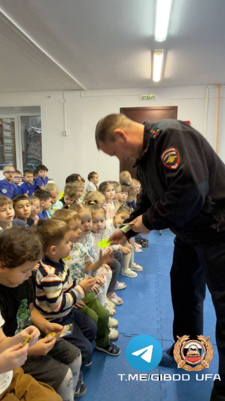В Уфе госавтоинспекторы провели урок о правилах дорожного движения для малышей В Уфе госавтоинспекторы провели урок о правилах дорожного движения для малышей