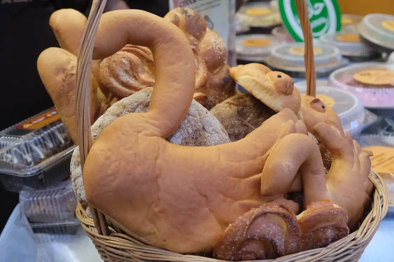 Сегодня утром в сквере им. Салавата Юлаева состоялось яркое театрализованное открытие фестиваля местного-свежего «Гусь 2.0» Сегодня утром в сквере им. Салавата Юлаева состоялось яркое театрализованное открытие фестиваля местного-свежего «Гусь 2.0»