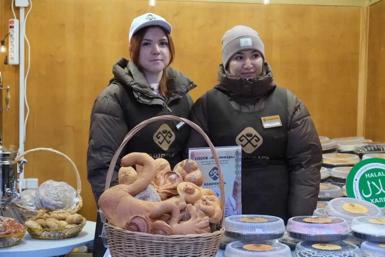 Сегодня утром в сквере им. Салавата Юлаева состоялось яркое театрализованное открытие фестиваля местного-свежего «Гусь 2.0» Сегодня утром в сквере им. Салавата Юлаева состоялось яркое театрализованное открытие фестиваля местного-свежего «Гусь 2.0»
