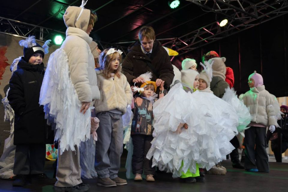 Удивительные образы подготовили сегодня юные жители на детский карнавал “Чудо в перьях”