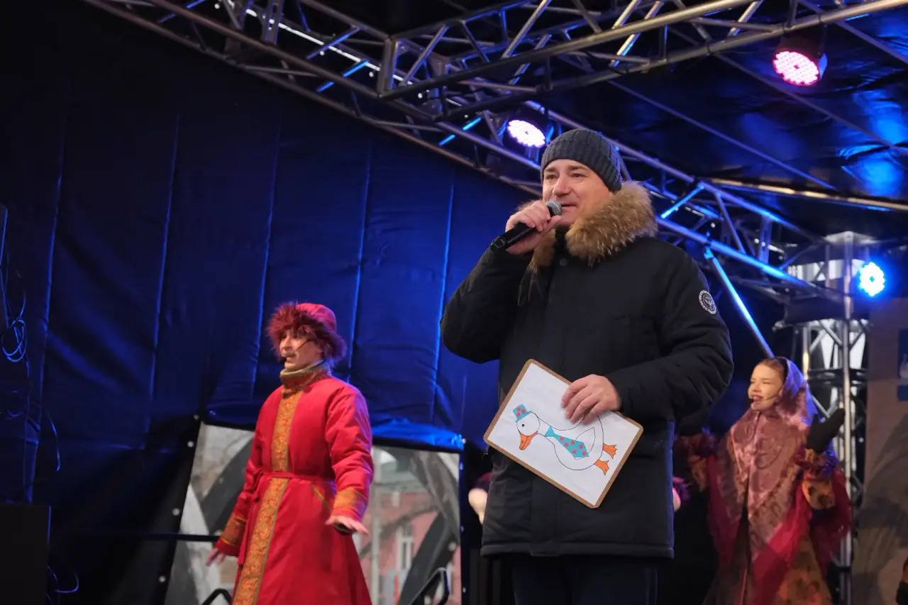 Сегодня утром в сквере им. Салавата Юлаева состоялось яркое театрализованное открытие фестиваля местного-свежего «Гусь 2.0» Сегодня утром в сквере им. Салавата Юлаева состоялось яркое театрализованное открытие фестиваля местного-свежего «Гусь 2.0»