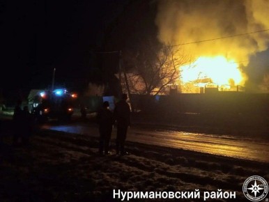 Сгорел частный дом. Пожар вспыхнул накануне вечером в селе Никольское Нуримановского района