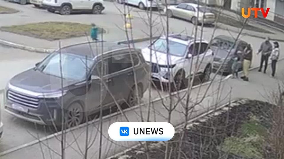# В Уфе двухлетний малыш попал под машину во дворе дома