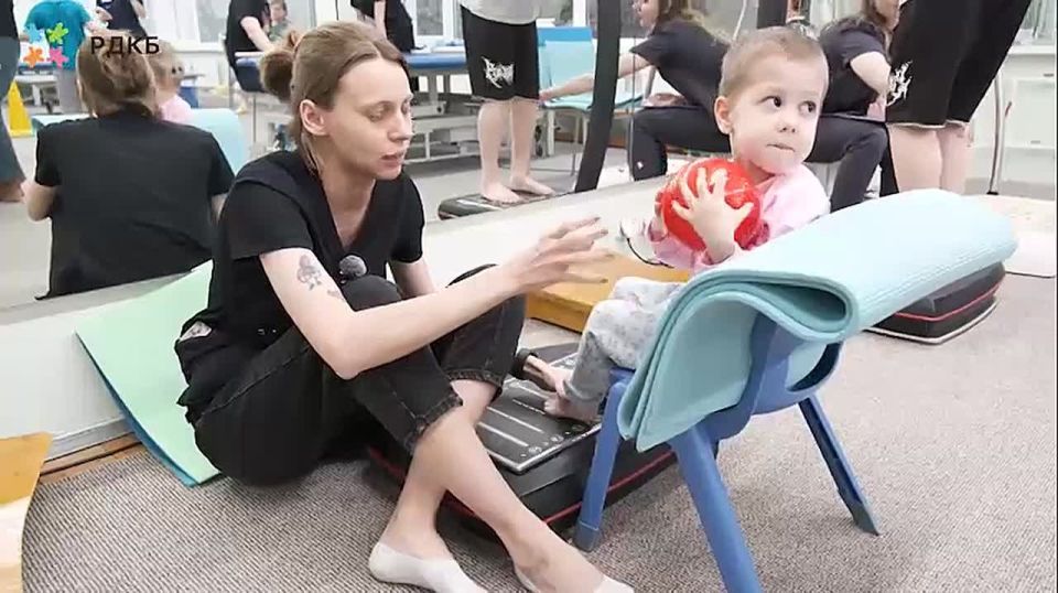 Трехлетняя девочка, которую отец выбросил из окна в Уфе, идет на поправку