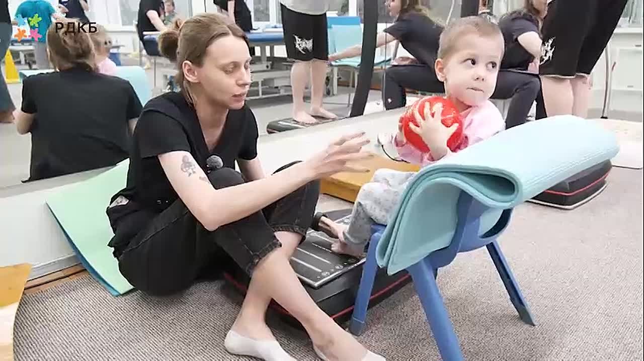 Трехлетняя девочка, которую отец выбросил из окна в Уфе, идет на поправку