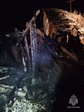 В Мечетлинском районе в сгоревшем сарае нашли тело 26-летнего парня