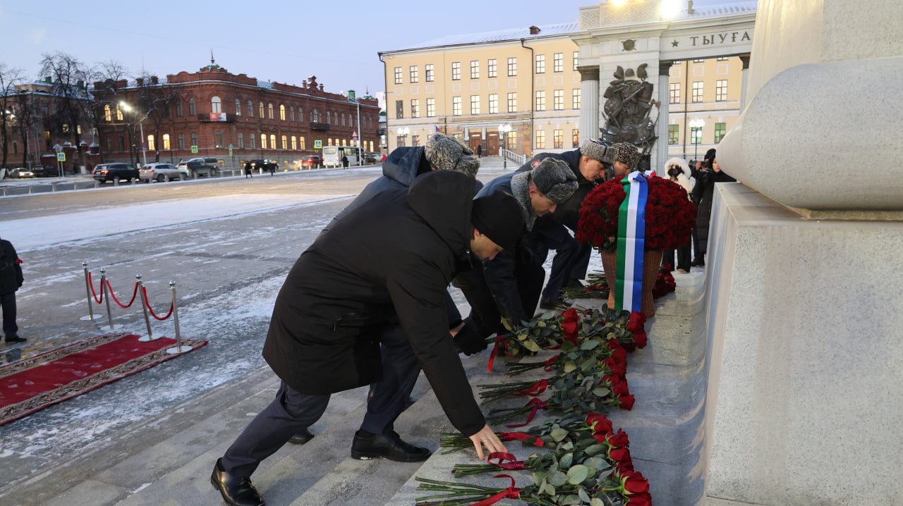 В Уфе почтили память Героев Отечества торжественным возложением цветов В Уфе почтили память Героев Отечества торжественным возложением цветов