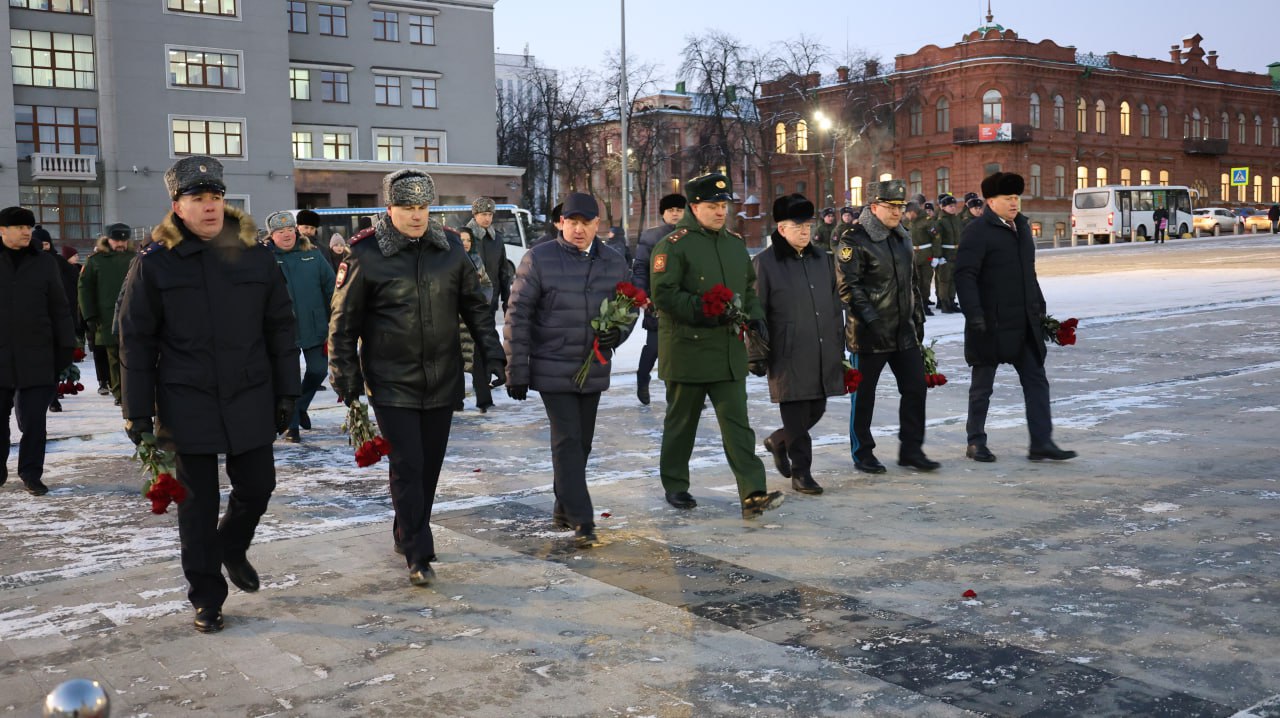 В Уфе почтили память Героев Отечества торжественным возложением цветов В Уфе почтили память Героев Отечества торжественным возложением цветов