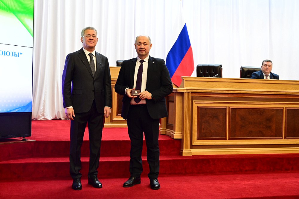 В Башкортостане впервые в стране журналистам вручили удостоверения военкоров В Башкортостане впервые в стране журналистам вручили удостоверения военкоров