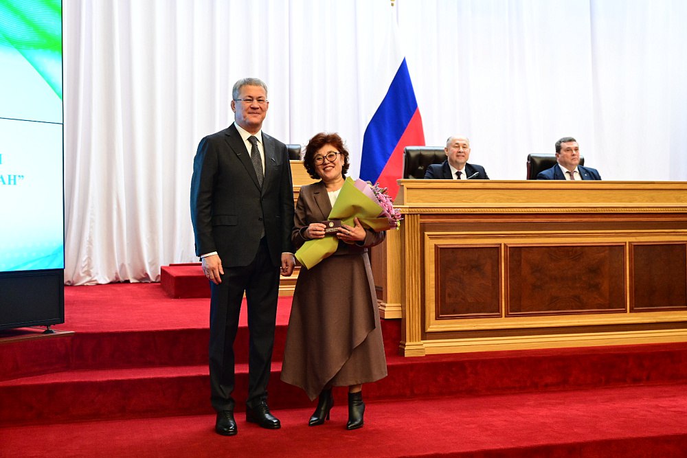 В Башкортостане впервые в стране журналистам вручили удостоверения военкоров В Башкортостане впервые в стране журналистам вручили удостоверения военкоров