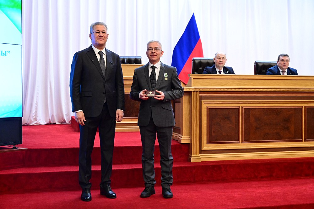 В Башкортостане впервые в стране журналистам вручили удостоверения военкоров В Башкортостане впервые в стране журналистам вручили удостоверения военкоров