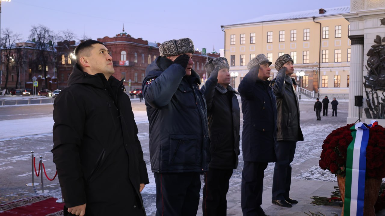 В Уфе почтили память Героев Отечества торжественным возложением цветов В Уфе почтили память Героев Отечества торжественным возложением цветов