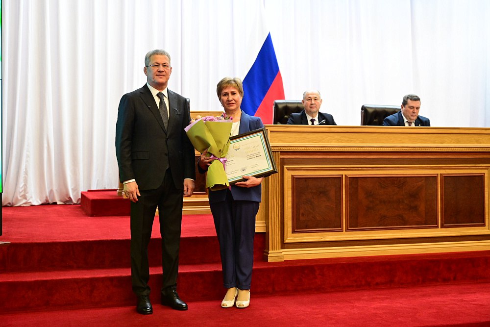 В Башкортостане впервые в стране журналистам вручили удостоверения военкоров В Башкортостане впервые в стране журналистам вручили удостоверения военкоров