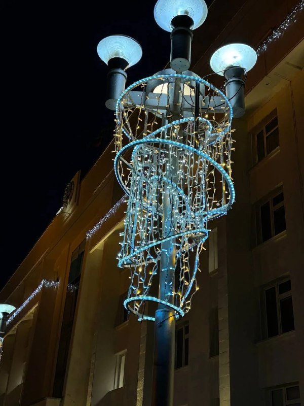 В Уфу пришло волшебство!. На территории Правительства РБ уже зажглась новогодняя иллюминация! Специалисты МБУ «Уфагорсвет» завершили монтаж, проверку и настройку светового оборудования В Уфу пришло волшебство!. На территории Правительства РБ уже зажглась новогодняя иллюминация! Специалисты МБУ «Уфагорсвет» завершили монтаж, проверку и настройку светового оборудования