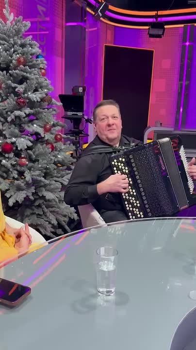 Заслуженная артистка России, балерина Гузель Сулейманова на съемках шоу «Вечер с Рустэмом Габбасовым» призналась, что на главную женскую роль в балете «Щелкунчик» ее утвердил сам Юрий Григорович