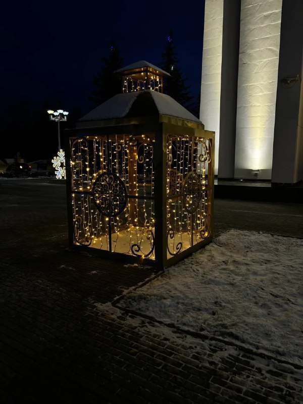 В Уфу пришло волшебство!. На территории Правительства РБ уже зажглась новогодняя иллюминация! Специалисты МБУ «Уфагорсвет» завершили монтаж, проверку и настройку светового оборудования В Уфу пришло волшебство!. На территории Правительства РБ уже зажглась новогодняя иллюминация! Специалисты МБУ «Уфагорсвет» завершили монтаж, проверку и настройку светового оборудования