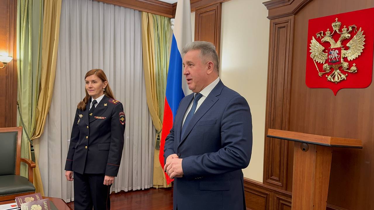 В Башкортостане юным гражданам вручили первые паспорта в преддверии Дня Конституции