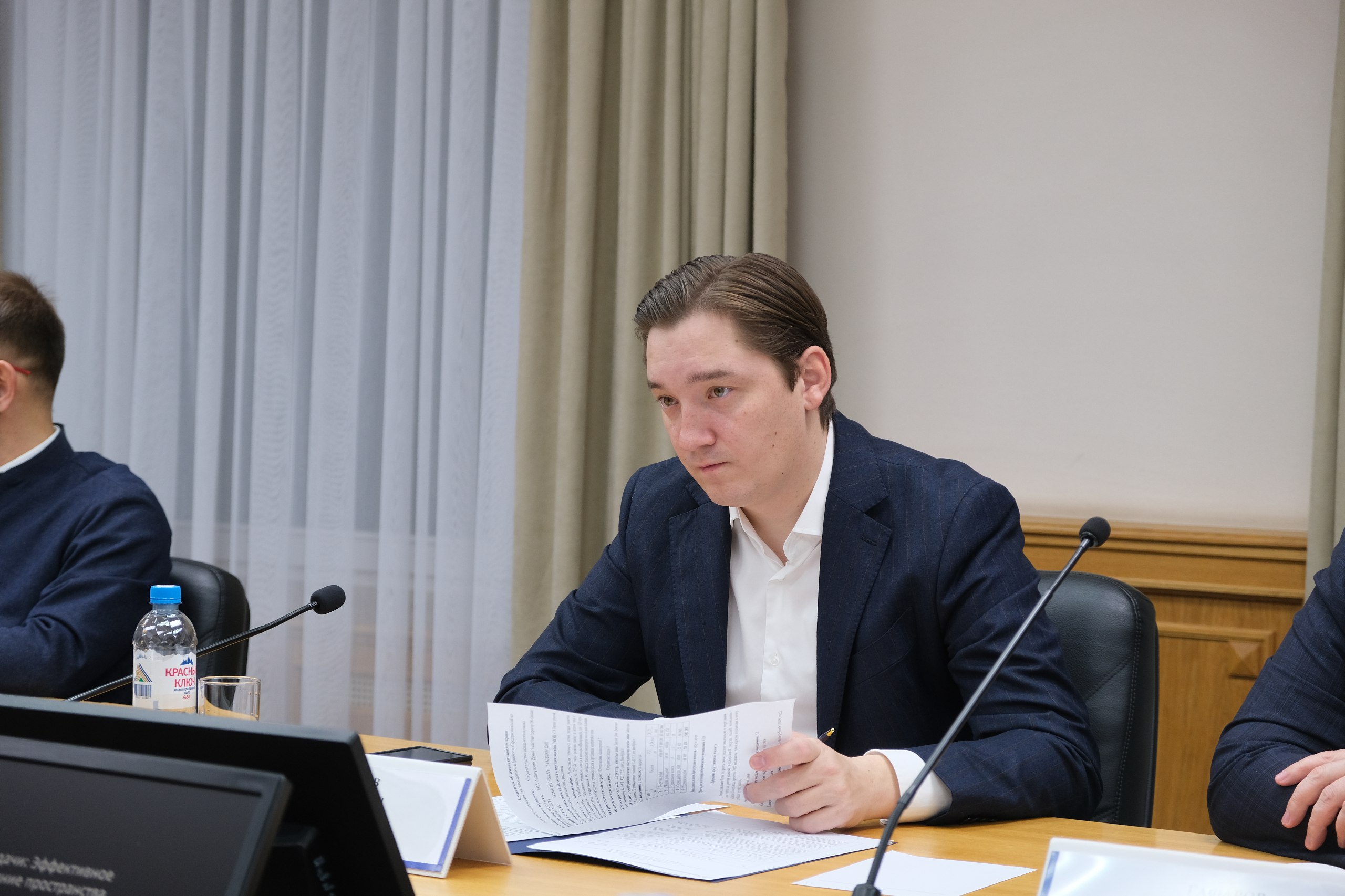 Сегодня на предпринимательском часе глава администрации города Эмиль Шаймарданов и его заместители рассмотрели два проекта Сегодня на предпринимательском часе глава администрации города Эмиль Шаймарданов и его заместители рассмотрели два проекта