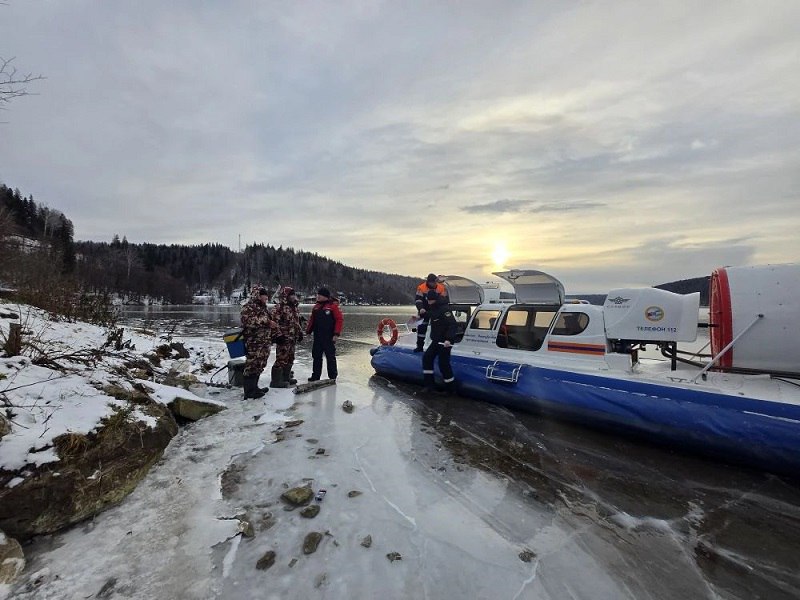 На водохранилищах лед еще не окреп На водохранилищах лед еще не окреп