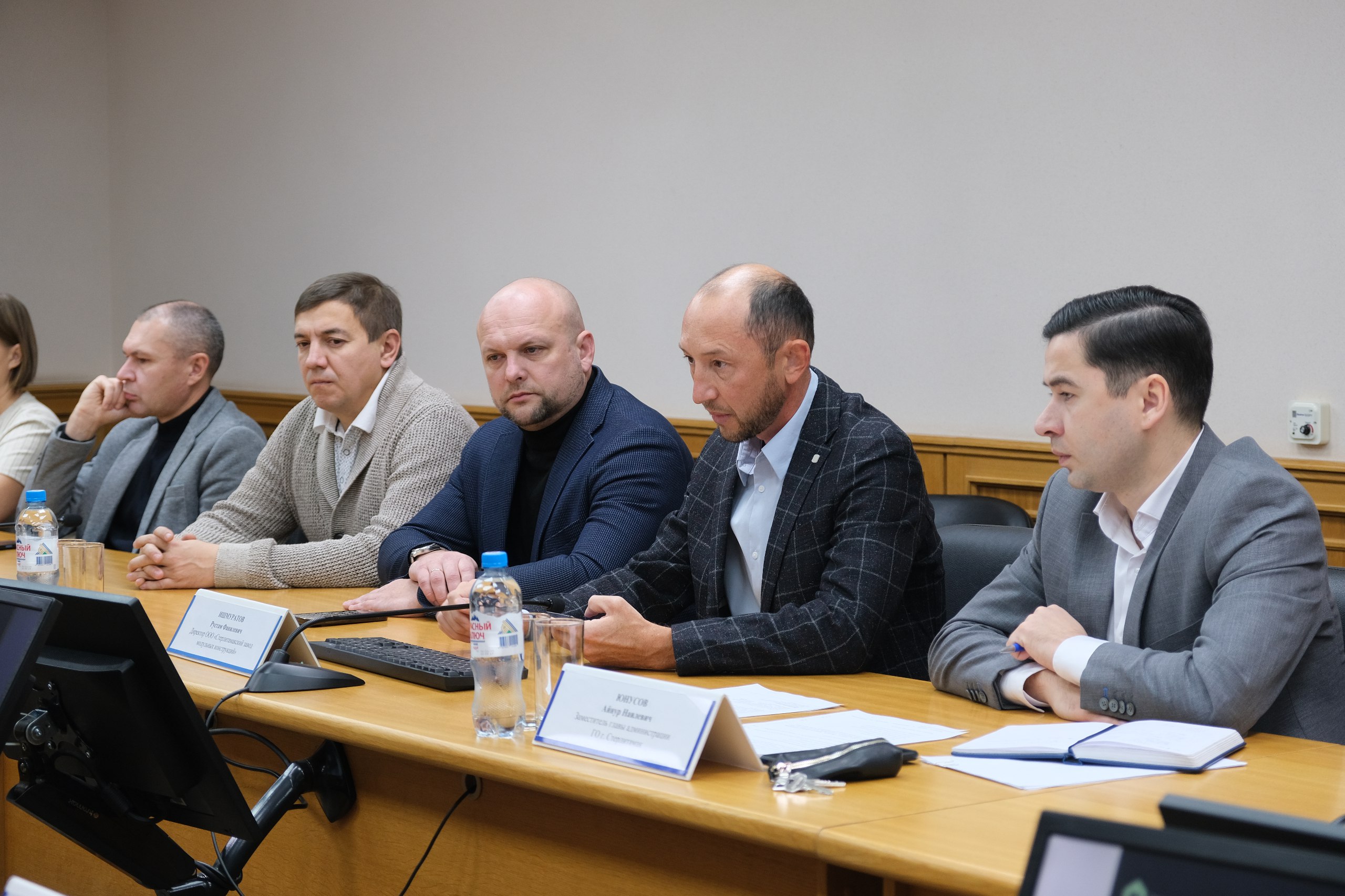 Сегодня на предпринимательском часе глава администрации города Эмиль Шаймарданов и его заместители рассмотрели два проекта Сегодня на предпринимательском часе глава администрации города Эмиль Шаймарданов и его заместители рассмотрели два проекта