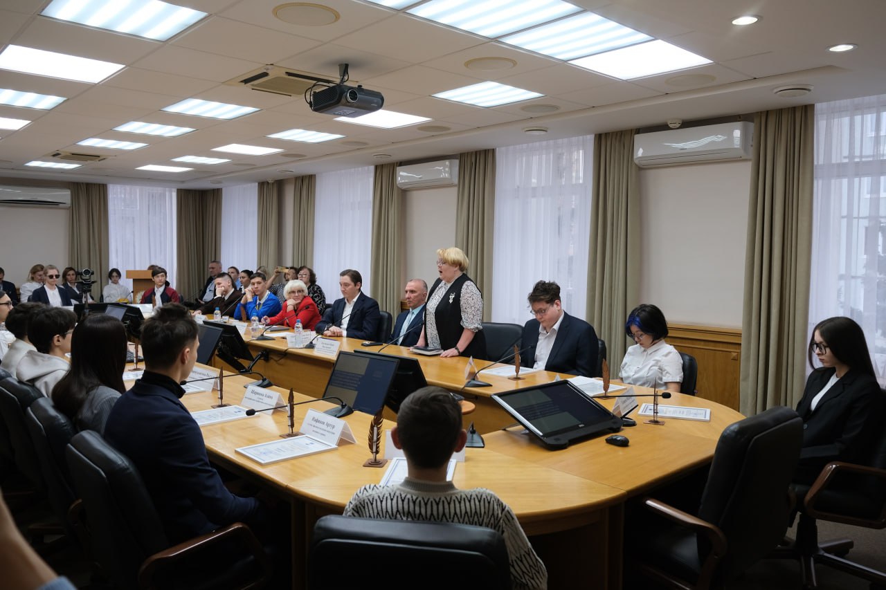 Глава администрации провёл встречу с участниками чемпионата «Абилимпикс» Глава администрации провёл встречу с участниками чемпионата «Абилимпикс»