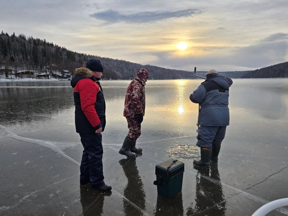 На водохранилищах лед еще не окреп