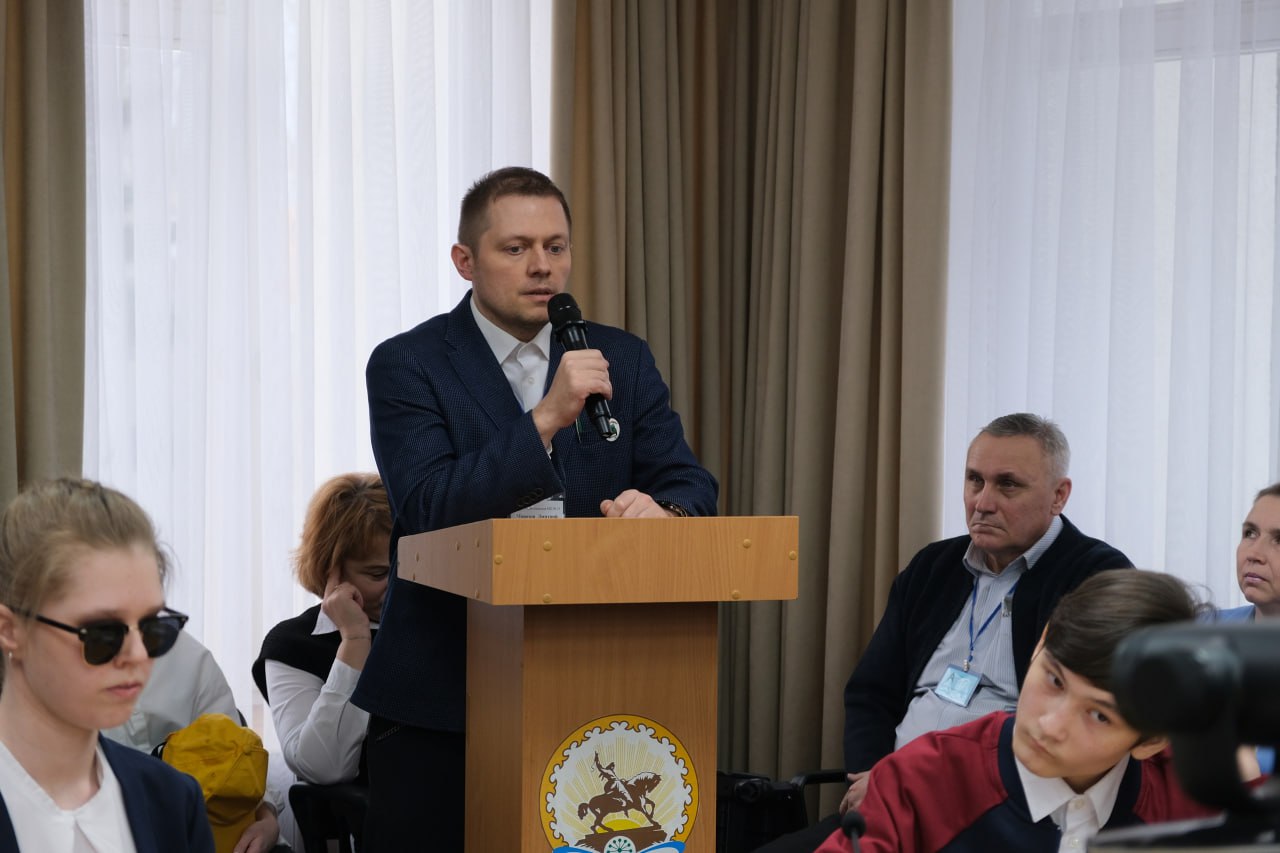 Глава администрации провёл встречу с участниками чемпионата «Абилимпикс» Глава администрации провёл встречу с участниками чемпионата «Абилимпикс»