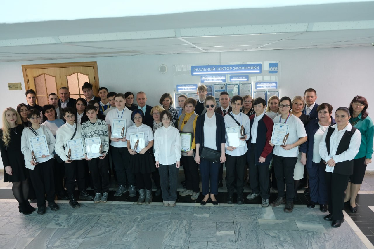 Глава администрации провёл встречу с участниками чемпионата «Абилимпикс» Глава администрации провёл встречу с участниками чемпионата «Абилимпикс»